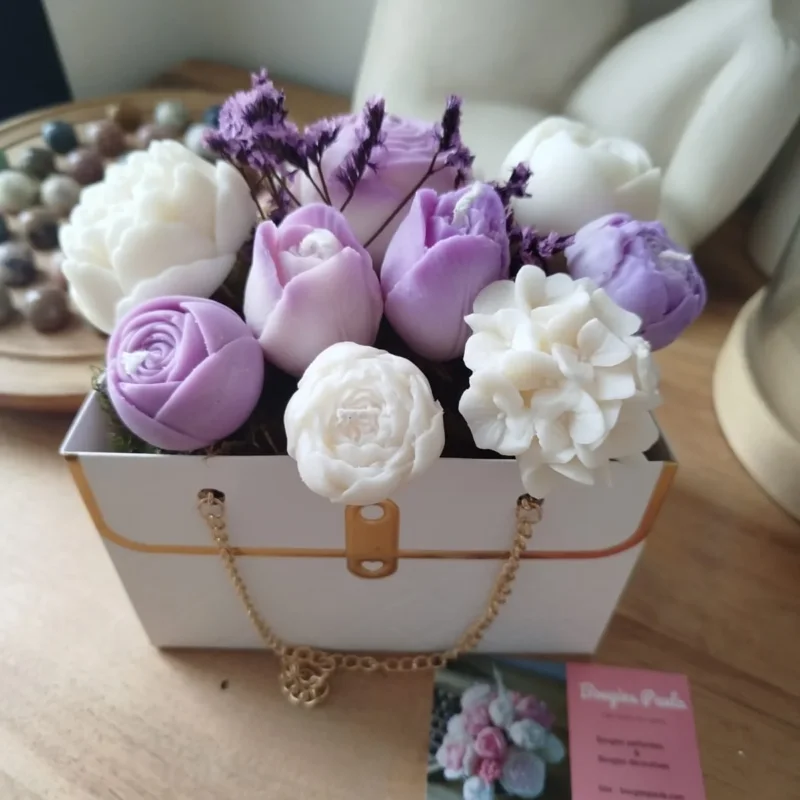 Sac de bouquet de bougies en fleurs lilas.