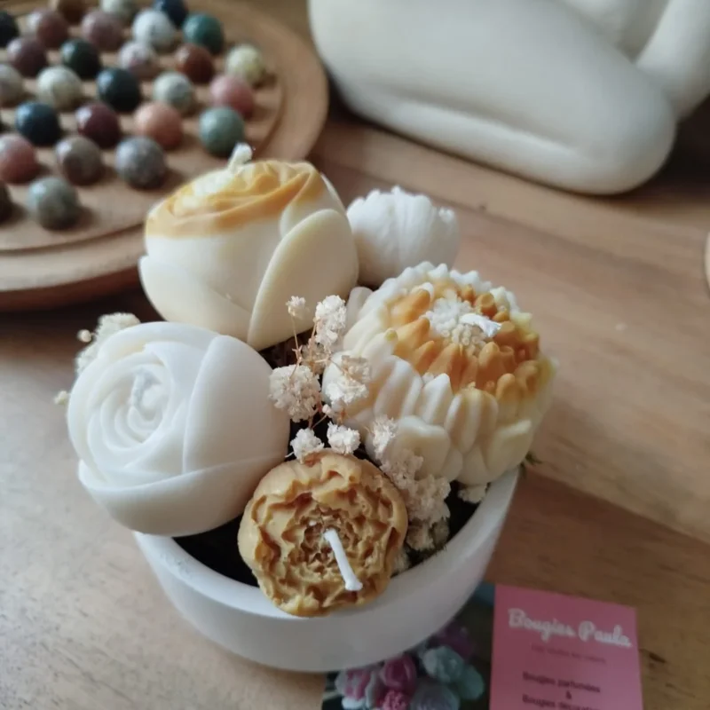Bouquet de bougies fleurs couleur moutarde.